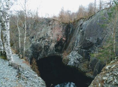 Hodge Close Quarry Guide – How To Get To The Bottom Of ‘Skull Cave’ 💀