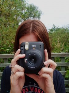 instax Mini 11 Instant Camera, taking picture